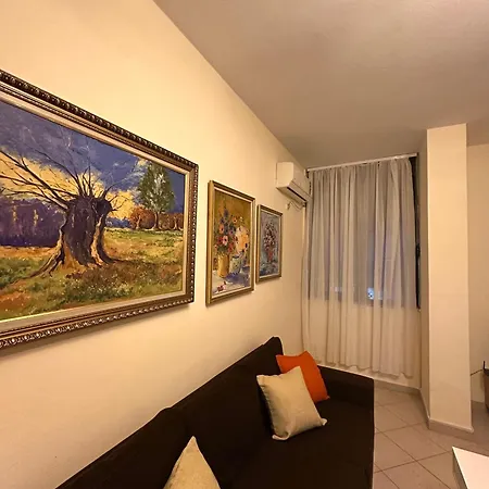 Gm 1 Apartment Golem (Tirana)